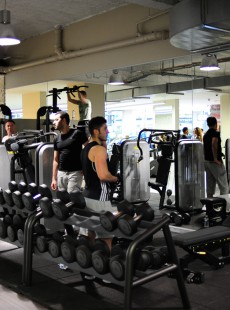 cercle-de-la-forme-ouvre-salle-sport-tendance-0113304